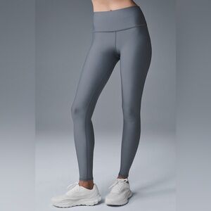 ALO Yoga Airlift Winter Warm High-Waist Legging in Steel Grey - M